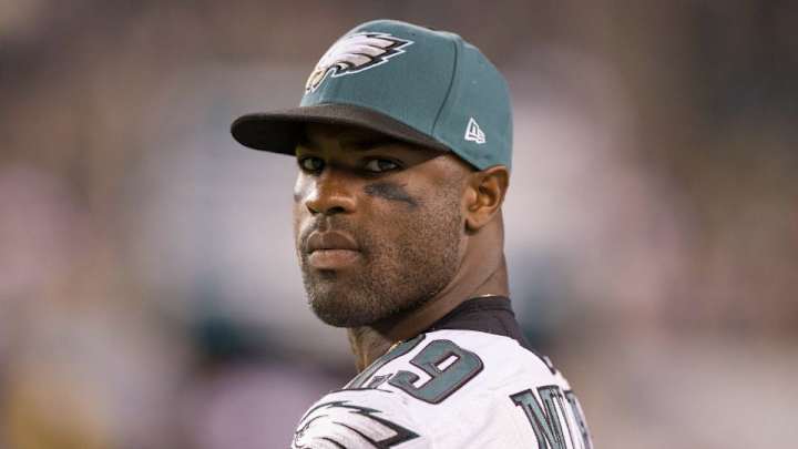 DeMarco Murray fights off backdrop attack during press conference