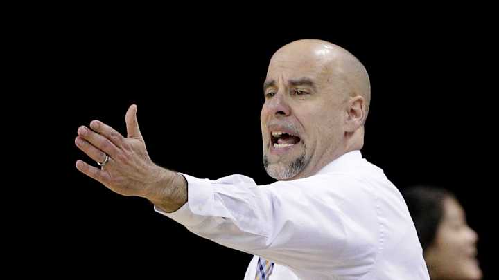 Ex-Illinois women's basketball players sue school, coach