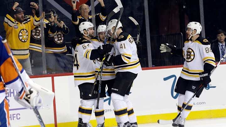 Pastrnak lifts Bruins to 5-3 win over Islanders