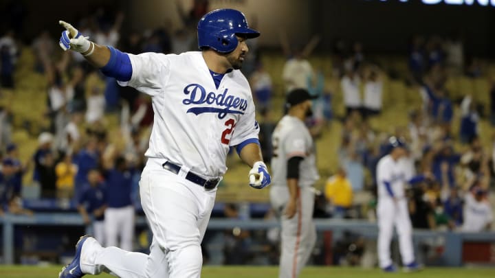 Dodgers beat Giants 5-4 in 14 innings on Gonzalez's single