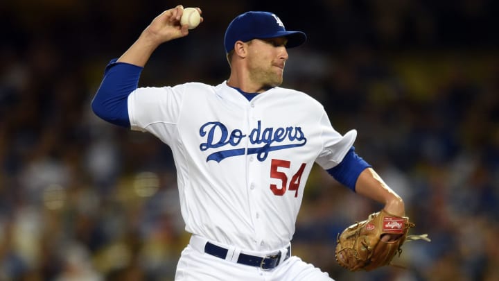 Braves sign reliever Jim Johnson to one-year contract