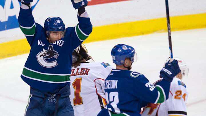 Canucks' Burrows out for Game 4 with upper-body injury