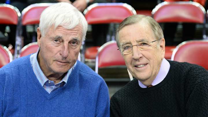 Video: Bob Knight yells at fans to sit down while broadcasting game
