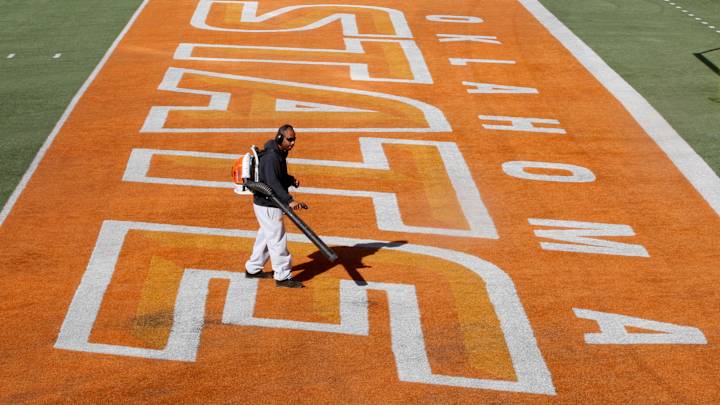 Multiple injuries reported in crash at Oklahoma State parade Multiple injuries reported in crash at Oklahoma State parade