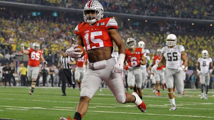 Ohio State RB Ezekiel Elliott favored to win 2015 Heisman Trophy