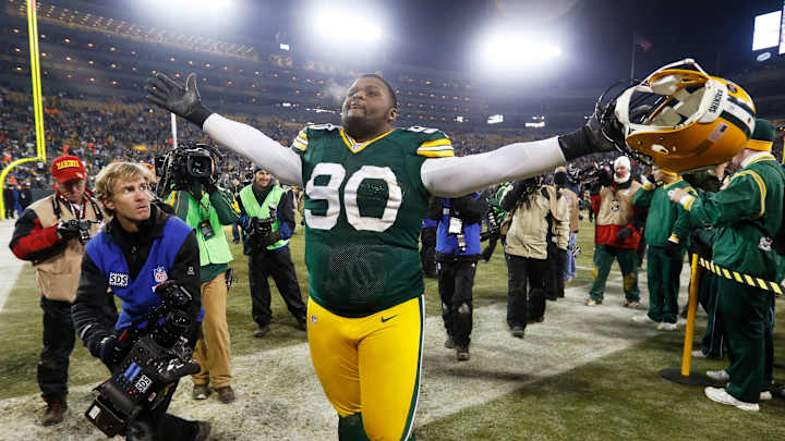 Veterans Peppers and Raji back to fortify Packers D Veterans Peppers and Raji back to fortify Packers D