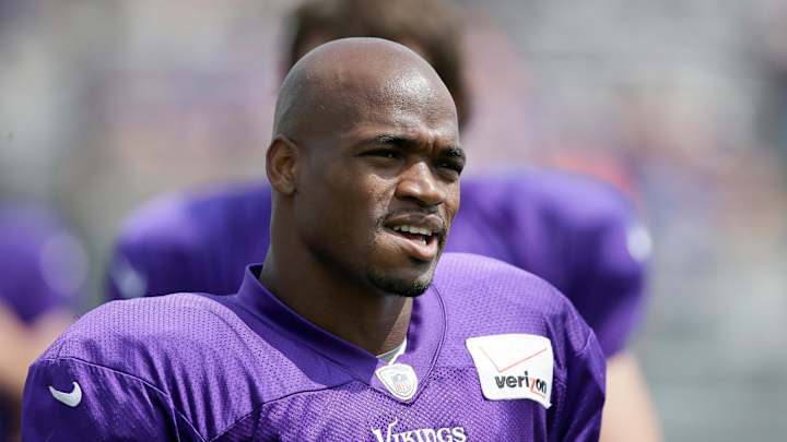 Vikings travel to Texas, Adrian Peterson waits to play