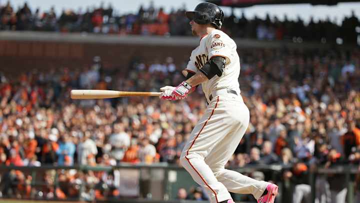 Giants get 2 in the 9th to edge Marlins 3-2
