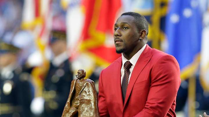 Panthers sign LB Thomas Davis to 2-year contract extension