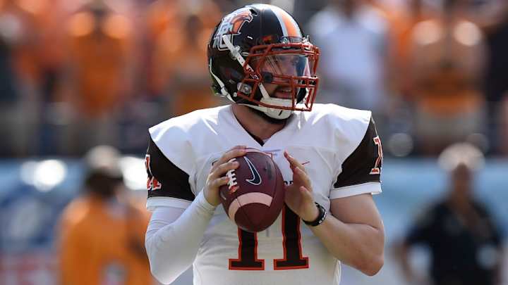 Watch: Did this Bowling Green QB throw a chest pass?