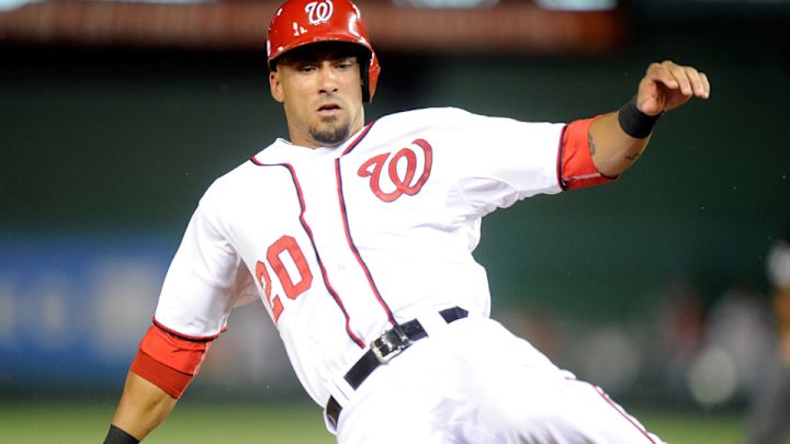 Nationals' Ian Desmond leaves game after being hit in hand Nationals' Ian Desmond leaves game after being hit in hand