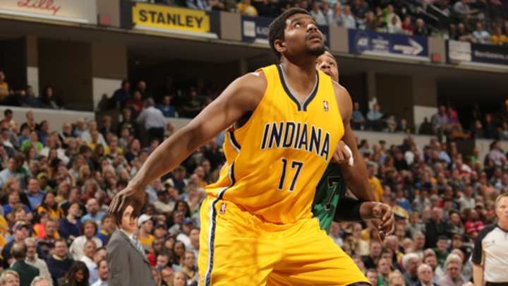 Pacers' Andrew Bynum will be out indefinitely with knee soreness