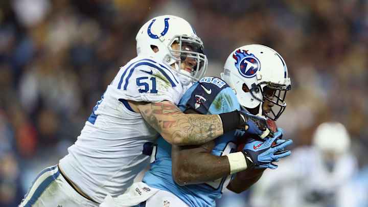 Atlanta Falcons sign former Colts linebacker Pat Angerer
