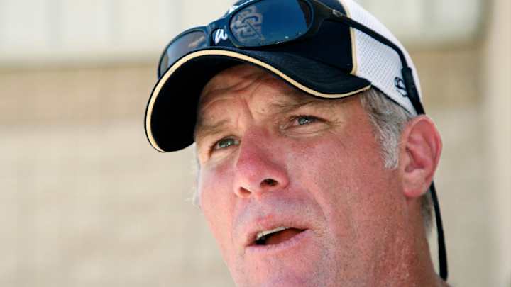 Brett Favre flies to Green Bay, not expected to attend MNF game Brett Favre flies to Green Bay, not expected to attend MNF game