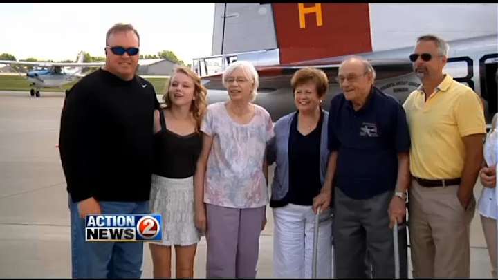 Packers' Mike McCarthy says "let's go bomb Chicago" as he boards a WWII-era bomber Packers' Mike McCarthy says "let's go bomb Chicago" as he boards a WWII-era bomber