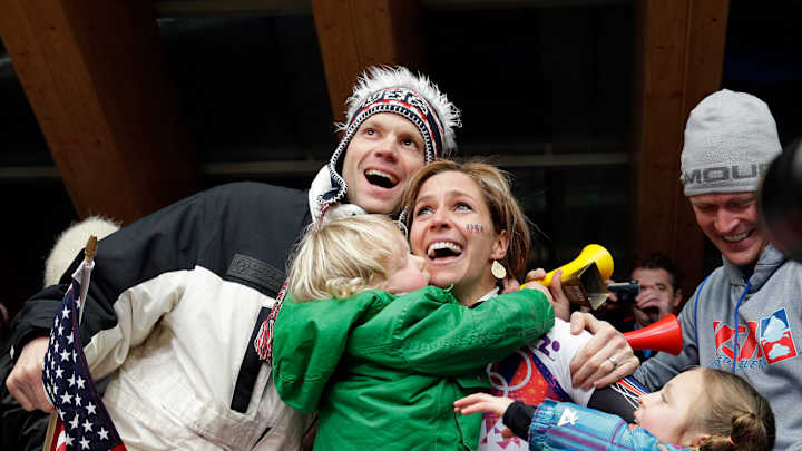 Britain's Yarnold wins skeleton gold; U.S.' Pikus-Pace retires on silver Britain's Yarnold wins skeleton gold; U.S.' Pikus-Pace retires on silver