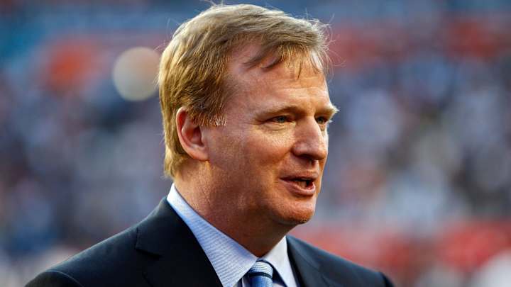 Roger Goodell honored a former NFL player with the Ice Bucket Challenge