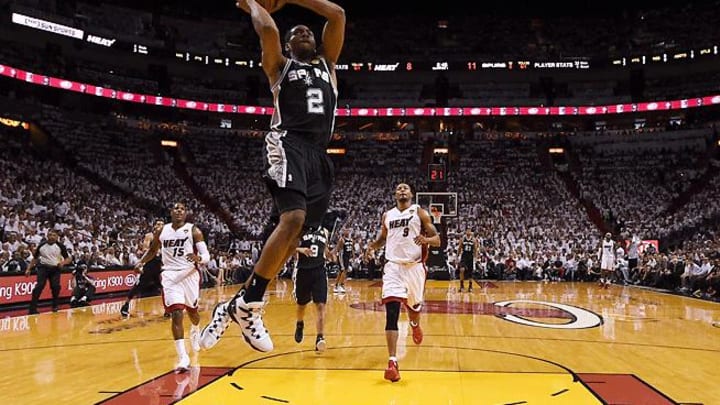 Spurs turn court into stage with Game 3 mastery