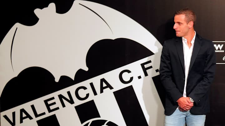 DC Comics says Valencia's logo looks too much like Batman's DC Comics says Valencia's logo looks too much like Batman's