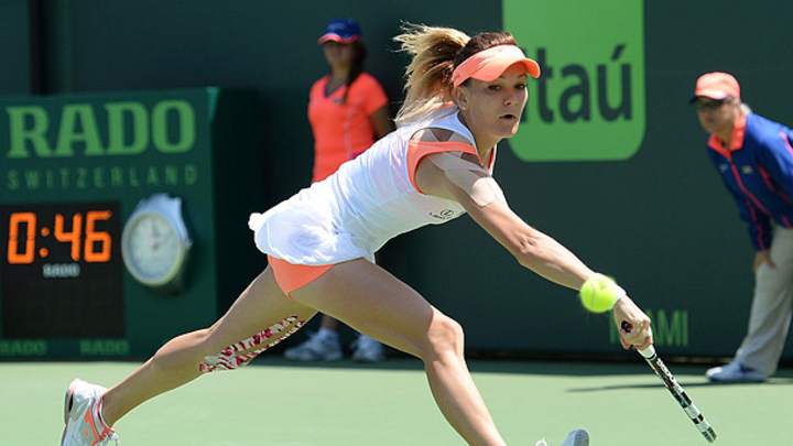 Watch: Agnieszka Radwanska tries to one-up her famous Miami hot shot