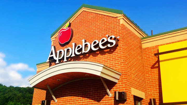 Ohio Applebee’s purchases Perrier to accommodate pro tennis players Ohio Applebee’s purchases Perrier to accommodate pro tennis players