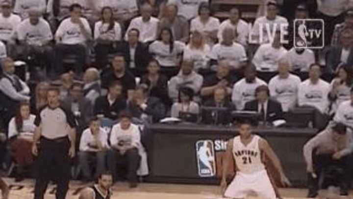 Video: Drake lint rolls his pants during Game 2 between Raptors and Nets Video: Drake lint rolls his pants during Game 2 between Raptors and Nets