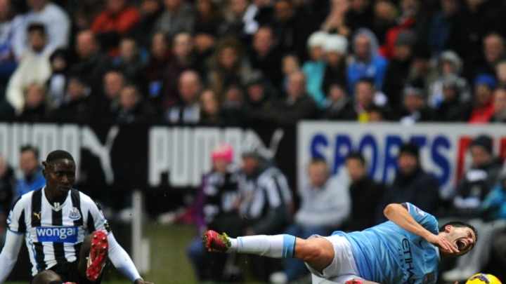 Manchester City midfielder Samir Nasri to miss eight weeks with knee injury