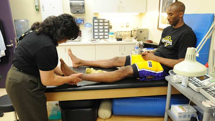 Examining Kobe Bryant's legendary pain tolerance and road to recovery Examining Kobe Bryant's legendary pain tolerance and road to recovery