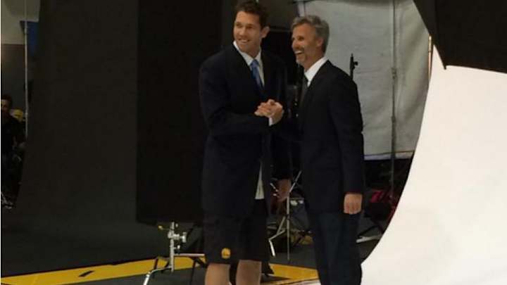 Luke Walton goes with shorts-suit combo for Warriors team photos Luke Walton goes with shorts-suit combo for Warriors team photos