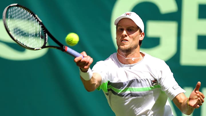 Kohlschreiber, Brown advance to round two in Halle