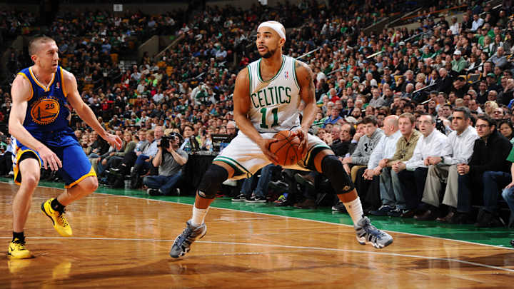 Jerryd Bayless signs with Milwaukee Bucks