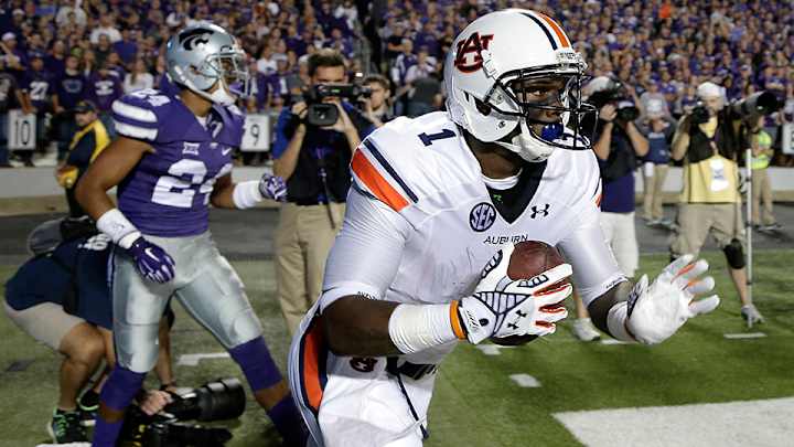 Auburn WR D'haquille Williams helped off with apparent knee injury