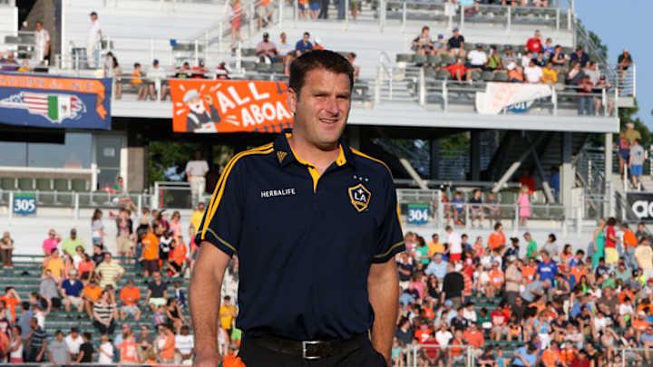 Hantuchova, Cornet advance at Paris Indoors