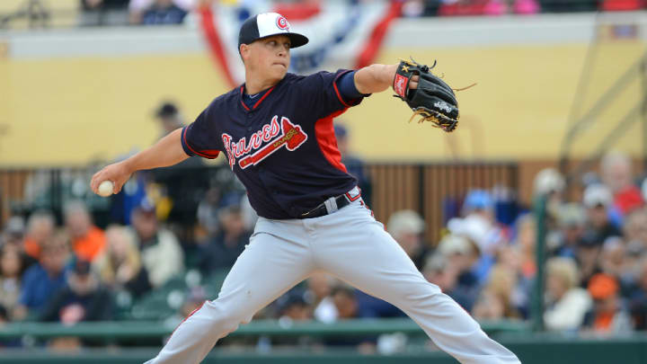 Braves non-tender pitchers Kris Medlen, Brandon Beachy
