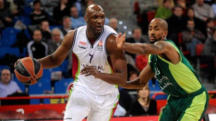 Report: Phil Jackson, Knicks considering adding Lamar Odom