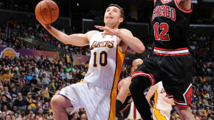 Steve Nash exits game early with 'nerve irritation'