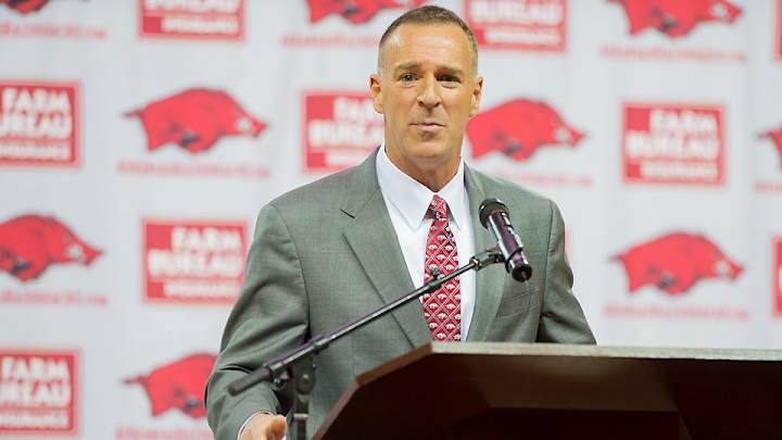 In women's hoops, why is the number of female coaches dwindling?