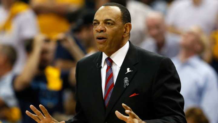 Report: Lionel Hollins set to interview with Lakers, Cavaliers