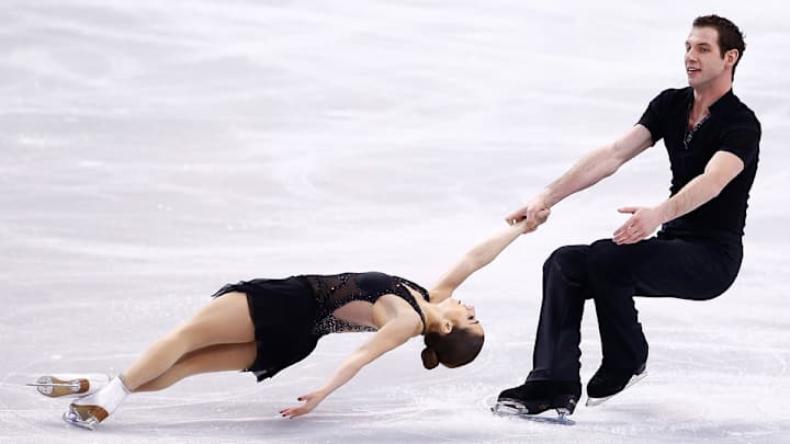US Olympic pairs skater Shnapir returns to Russia