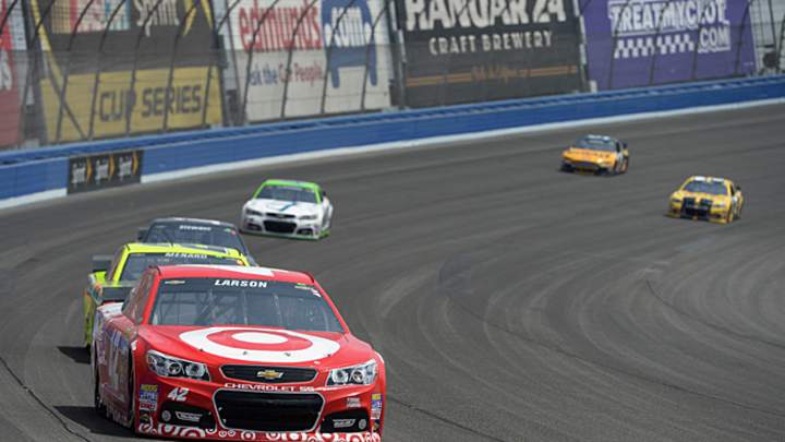 NASCAR's Kyle Larson dazzles in run at Fontana