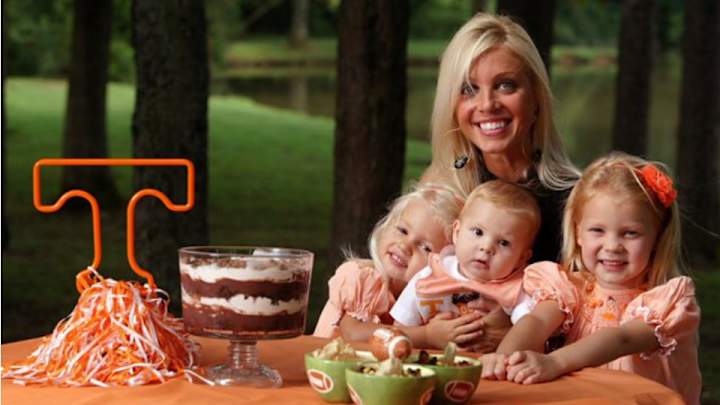 Lane Kiffin's wife jokes about her return to Tennessee on Twitter Lane Kiffin's wife jokes about her return to Tennessee on Twitter