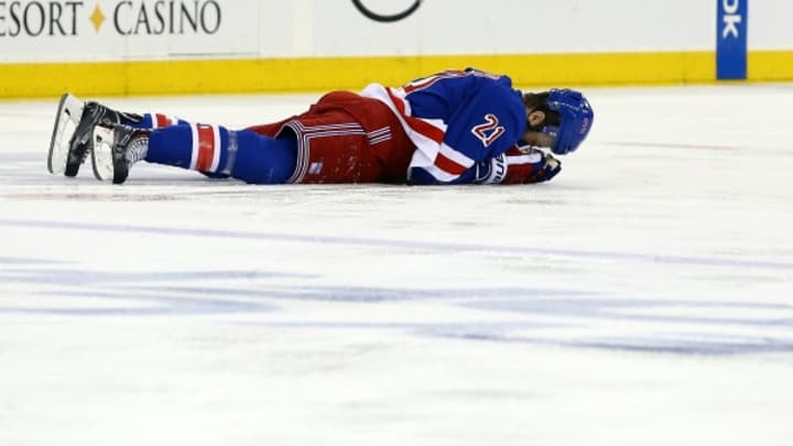 Daniel Carcillo suspended 10 games for shoving linesman