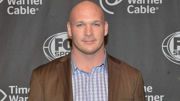 Brian Urlacher leaves analyst role at Fox Sports, citing family reasons