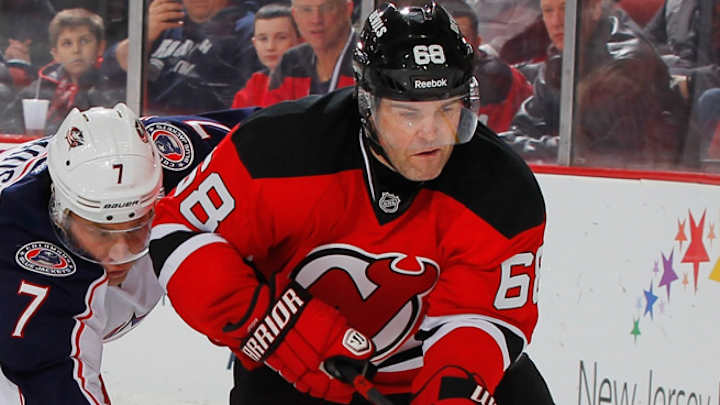 Jaromir Jagr becomes seventh NHL player to reach 700 goals