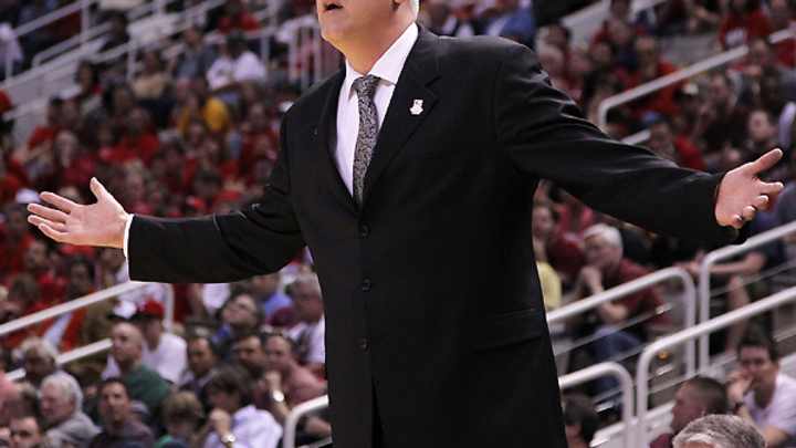 Oregon State minimizes risks, but also excitement, with Wayne Tinkle hire