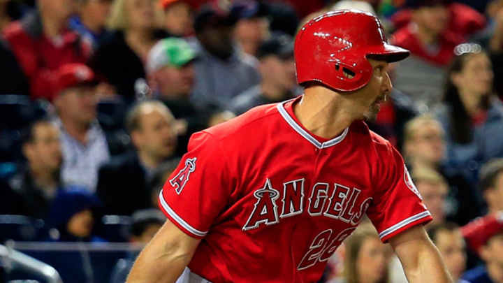 41-year-old Raul Ibañez steals spotlight from Mike Trout and Bryce Harper
