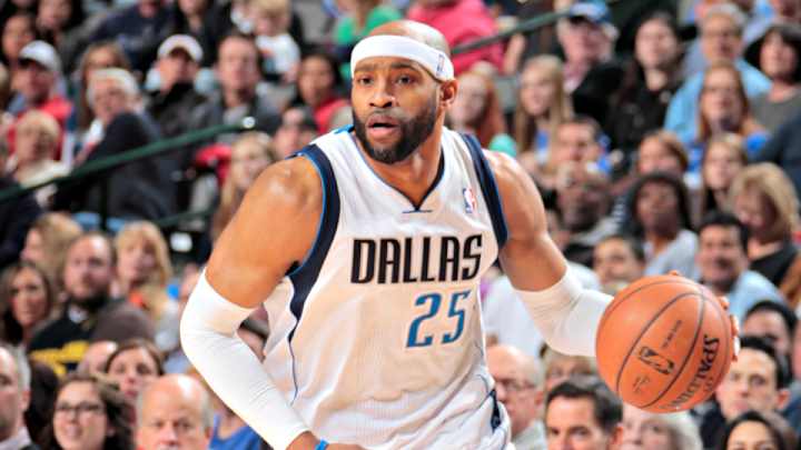 Report: Grizzlies agree to sign Vince Carter to three-year, $12 million deal