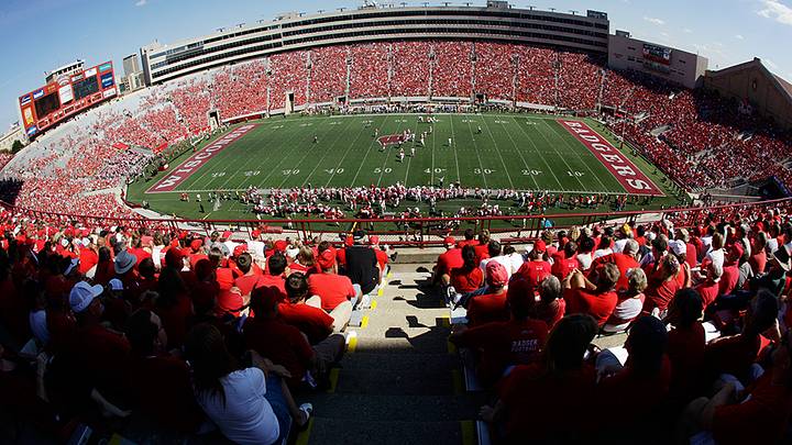 Steve Stricker drives golf balls onto field at Wisconsin game Steve Stricker drives golf balls onto field at Wisconsin game