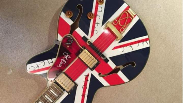 Man City fan Noel Gallagher defaces Man U legend's guitar
