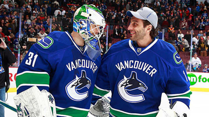 Vancouver trades disgruntled goalie Roberto Luongo to Florida Panthers